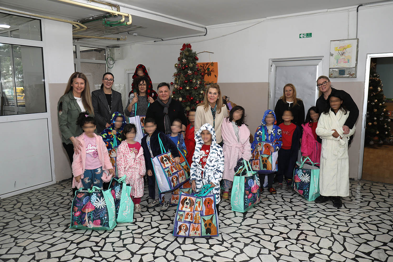 LIFELINE CHICAGO AND CROWN PRINCESS’ FOUNDATION DELIVER CHRISTMAS GIFTS TO ORPHANS