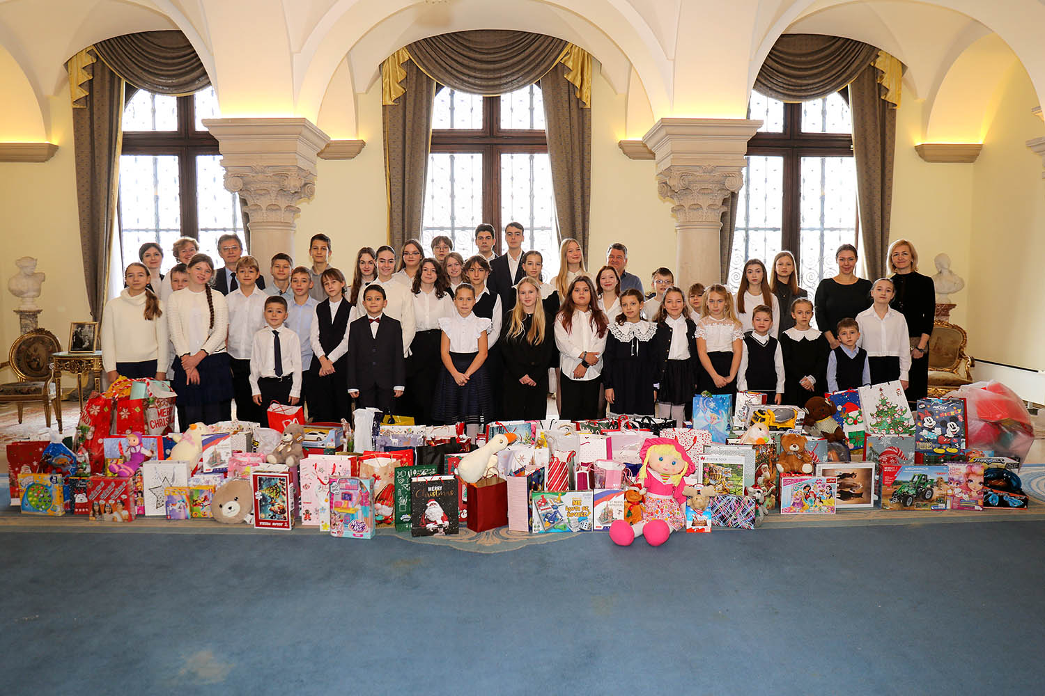 CHILDREN HELPING CHILDREN FOR CHRISTMAS AT THE ROYAL PALACE