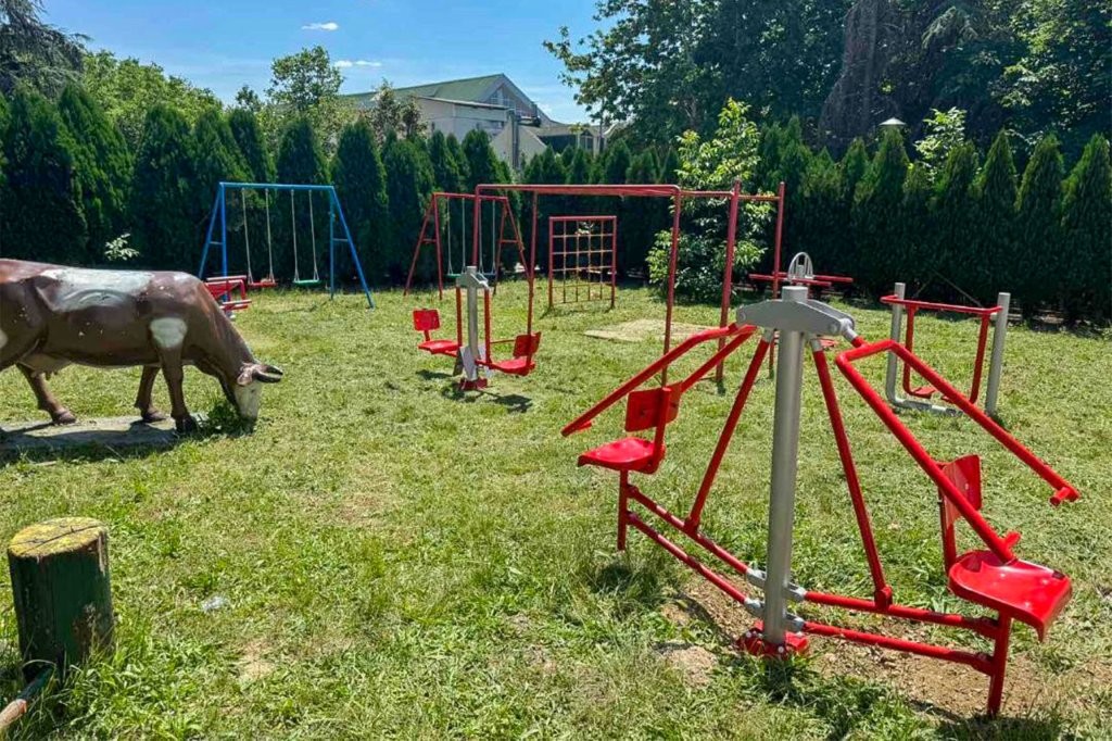 TWO CHILDREN'S PLAYGROUNDS IN BELGRADE ARE RENOVATED BY LIFELINE HUMANITARIAN ORGANIZATION OF CHICAGO