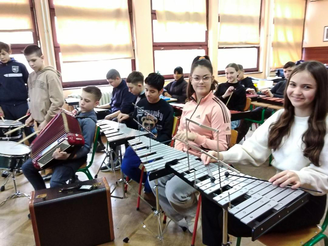 CROWN PRINCESS KATHERINE AND LIFELINE CHICAGO CONTINUE TO SUPPORT MUSIC EDUCATION AT ELEMENTARY SCHOOL IN KOVIN