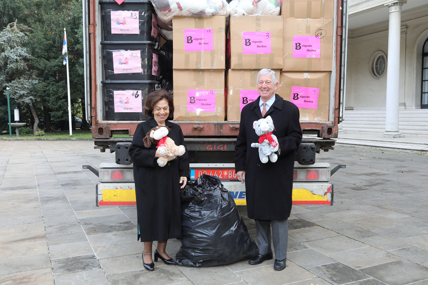 LIFELINE CHICAGO’S CHRISTMAS GIFTS FOR THE ORPHANS ARRIVE AT THE ROYAL PALACE