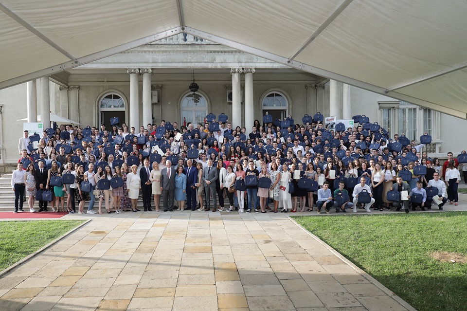 BEST HIGH SCHOOL GRADUATES FROM SERBIA AND REPUBLIC OF SRPSKA AWARDED AT WHITE PALACE RECEPTION