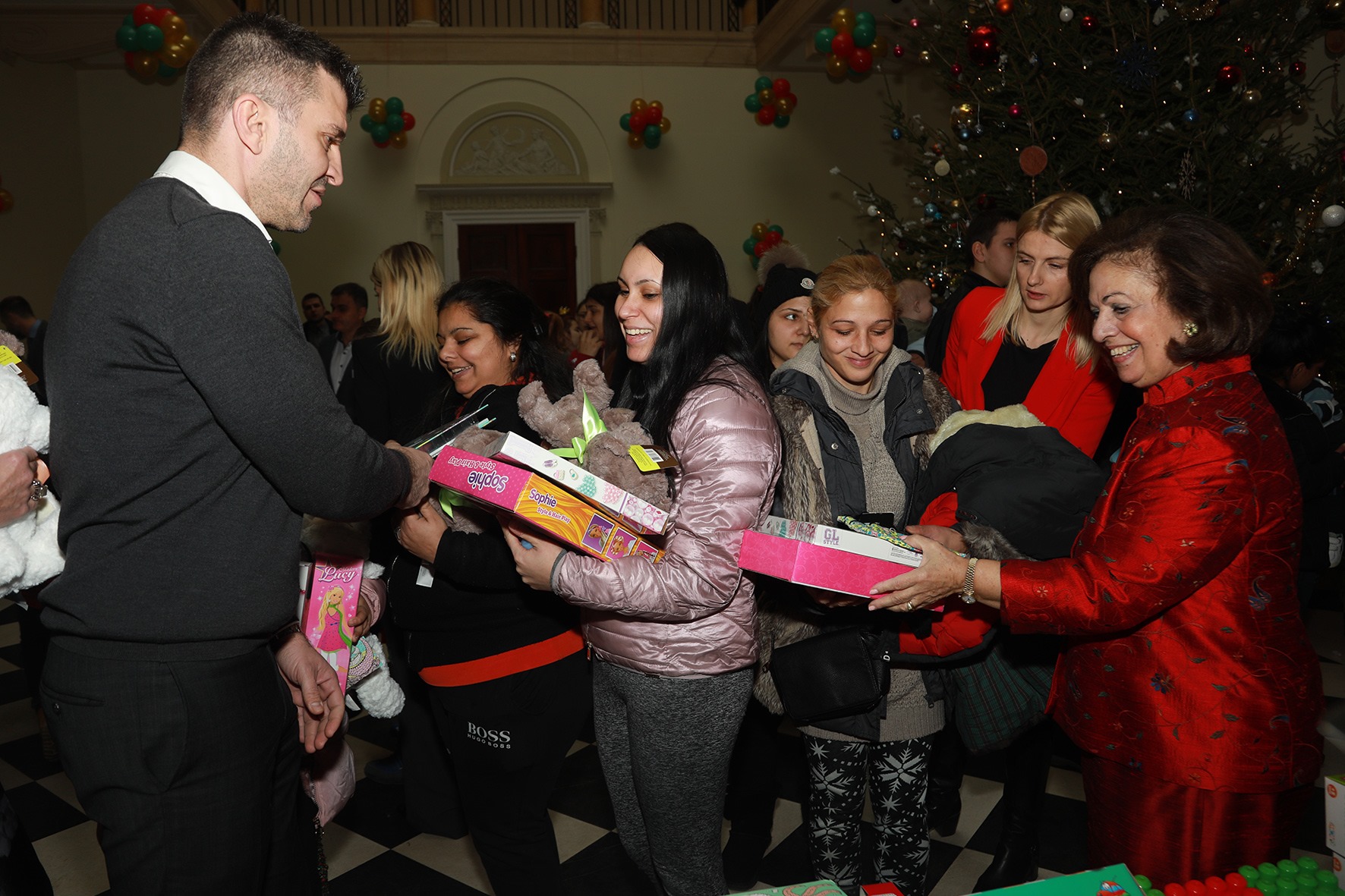 MORE THAN 1,000 CHILDREN AT TRADITIONAL WHITE PALACE CHRISTMAS RECEPTIONS