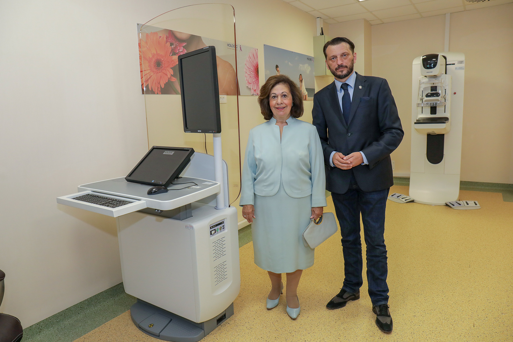 CROWN PRINCESS KATHERINE DONATES MAMMOGRAPHY WORKSTATION TO CLINICAL CENTER NIS