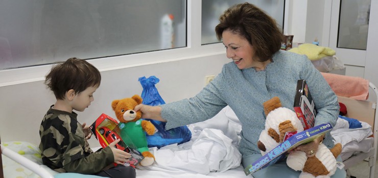 HRH Crown Princess Katherine Brings Smiles To Children's Hospitals on Easter Day