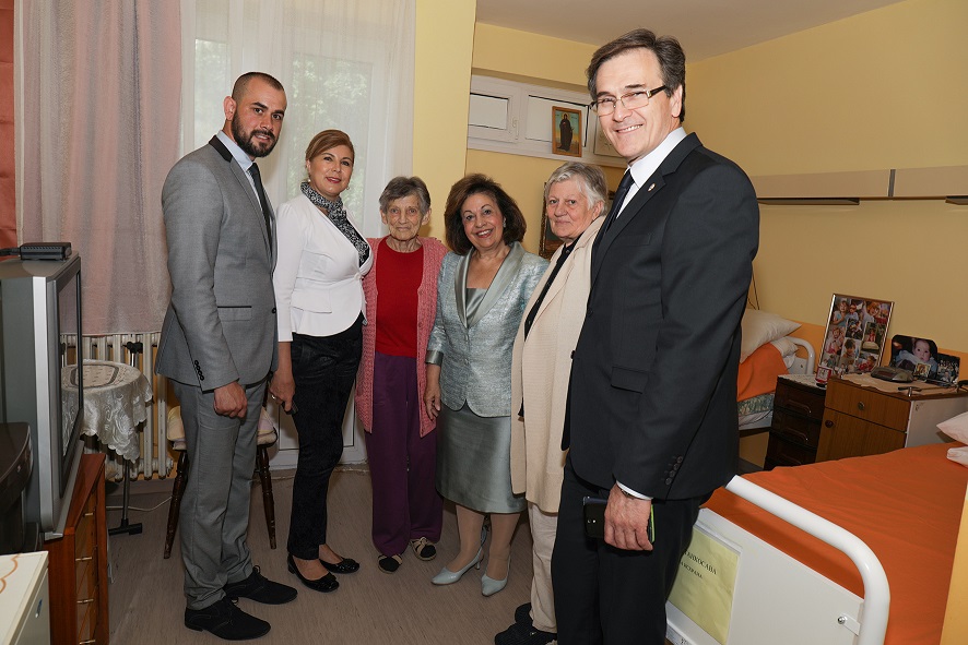 HRH Crown Princess Katherine and lifeline Canada Delivered Help Worth More Than 12,000 EUR to The Retirement Home "Vozdovac" 